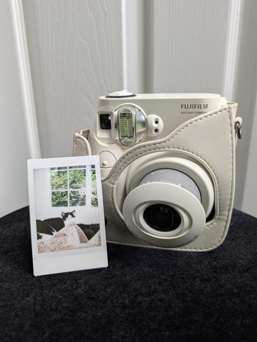 White Fujifilm Instax Mini 7S